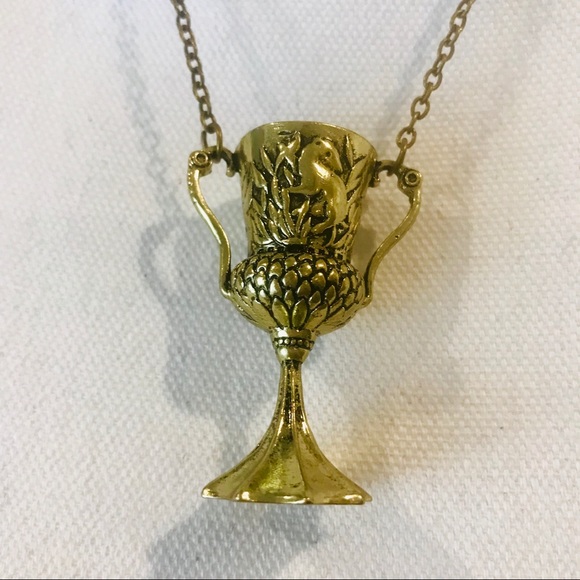 🏰 Harry Potter Hufflepuff Necklace - Picture 3 of 8